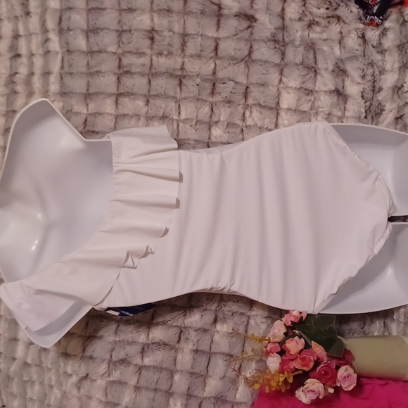 🎀PRICE DROP TODAY 🎀NWT BEAUTIFUL SWIMSUIT 🩱 - Picture 4 of 6